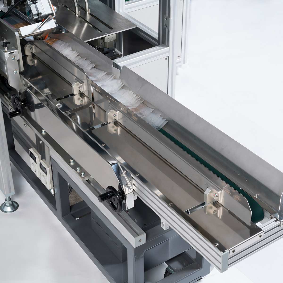 Continuous Production Achieved by Automatic Bag Feeding Conveyor